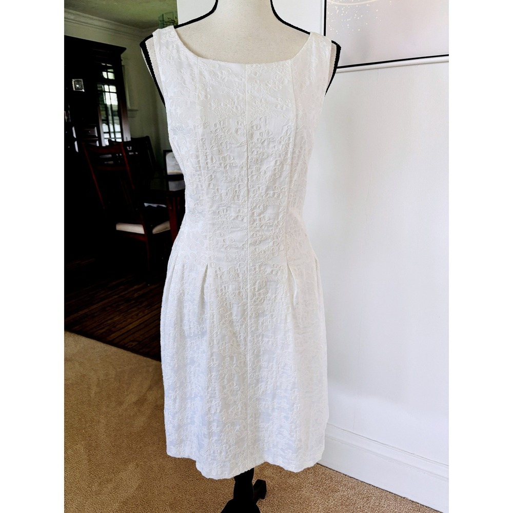 Taylor New York White Floral Embroidered Eyelet Lace Sheath Dress Size 10